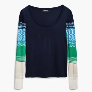 camiseta-ajsutada-de-cuello-redondo-desigual-para-el-10-de-mayo