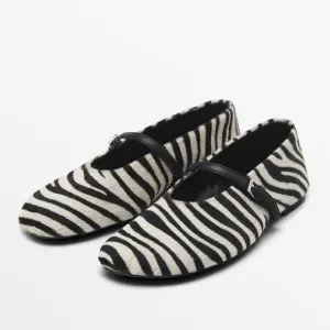 zapatos-bailarina-con-cierre-de-tira-en-animal-print-massimo-dutti-para-mama
